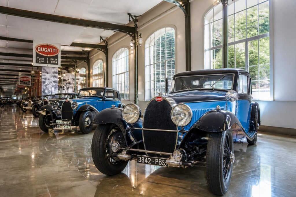 découvrez notre avis complet sur le musée national de l'automobile de mulhouse et sa célèbre collection schlumpf, un incontournable pour les passionnés d'automobiles classiques et d'histoire automobile.