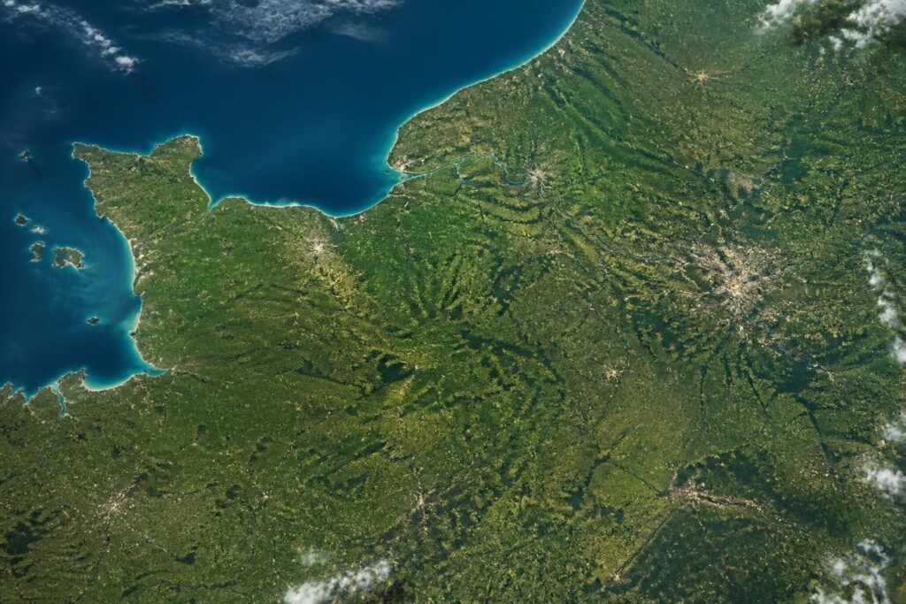 explorez la carte de normandie pour découvrir cette magnifique région française, ses principales villes, ses sites historiques et ses incontournables touristiques.