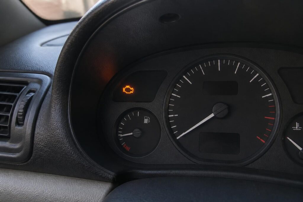 découvrez la signification du voyant sur une clio 2 essence et les solutions à adopter lorsque ce voyant reste allumé pour assurer la sécurité et le bon fonctionnement de votre véhicule.
