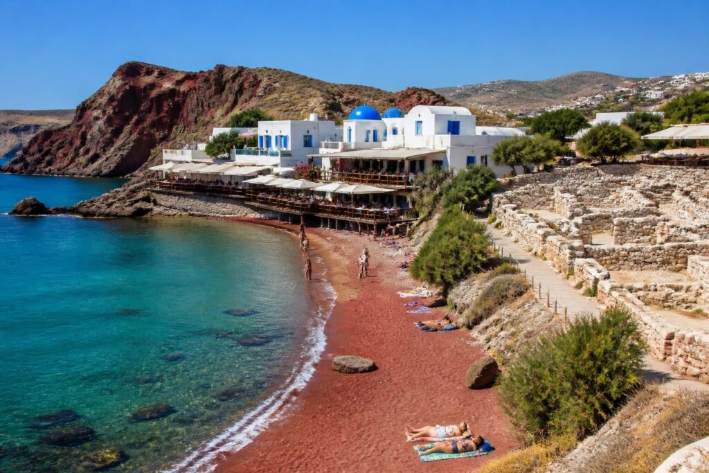 découvrez akrotiri à santorin : plages aux sables rouges, restaurants typiques et sites incontournables à explorer pour une expérience inoubliable.