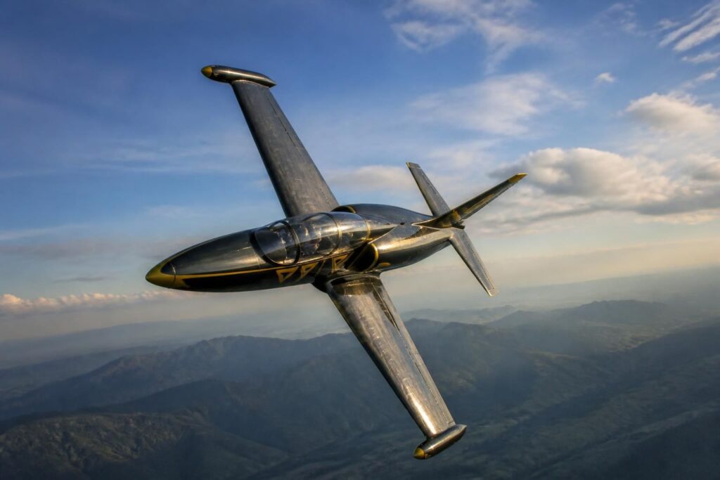 découvrez tout sur le l39 aero vodochody, un avion d’entraînement et de voltige réputé, alliant performance, maniabilité et polyvalence pour pilotes débutants et expérimentés.