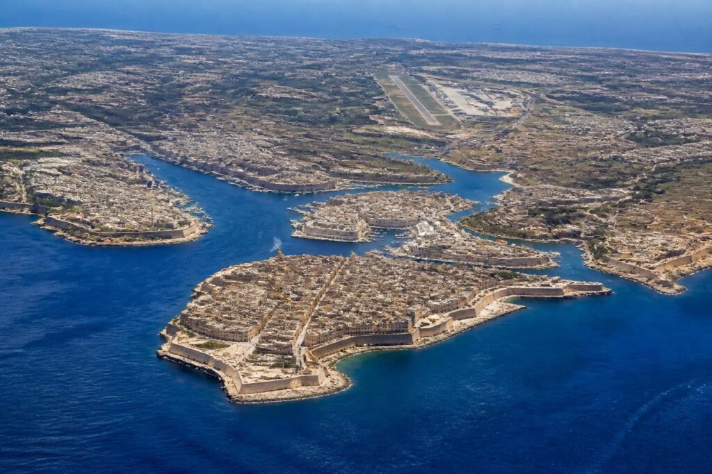 découvrez la valette, la capitale de malte : sa situation géographique, les informations sur l'aéroport et une carte détaillée pour bien préparer votre visite.